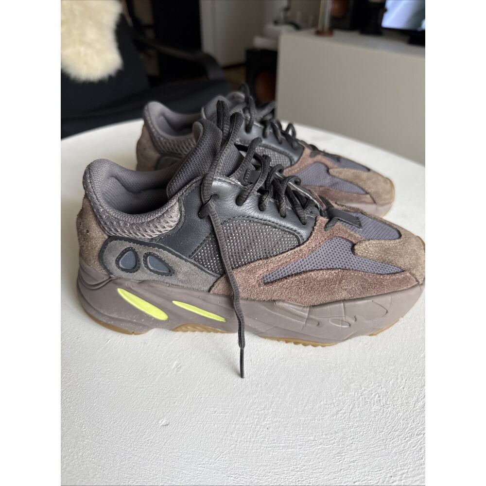 Yeezy Boost 700 Mauve Mens 6.